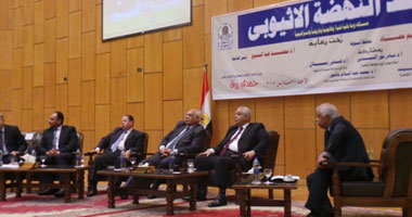 طلاب "إخوان أسيوط" يقتحمون مؤتمرا حول سد النهضة ويعتدون على الضيوف