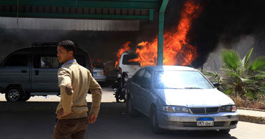 الإخوان يشعلون النيران بسيارة تابعة لشركة الكهرباء فى حلوان