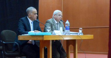رئيس جامعة المنصورة يناقش الاستعدادات النهائية للفصل الدراسى الثانى