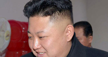 زعيم كوريا الشمالية يتفقد تدريبا مشتركا للقوات البحرية والجوية