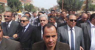 صباحى وأبو عيطة وخالد يوسف يغادرون الشرقية بعد دفن عزازى على عزازى