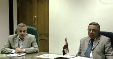 محافظ سوهاج يطالب بالالتزام بإصدار شهادات رصيد الإجازات للمتقاعدين