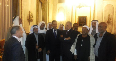 بالصور.. رئيس الوزراء يلتقى بوفد جمعية أبناء القبائل العربية