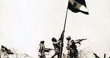 صور نادرة لانسحاب القوات الإسرائيلية من سيناء  ورفع العلم المصرى