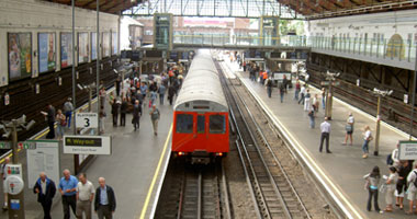 حريق فى أحد محطات قطار لندن وإخلاء مائة شخص