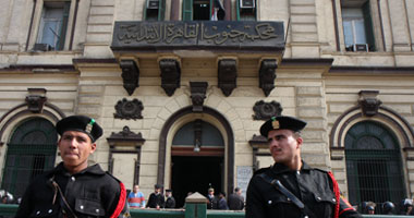 مشادات كلامية بين أنصار مرشح للبرلمان وحرس محكمة جنوب القاهرة