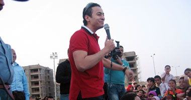 بالصور..حمادة هلال مع الأيتام فى "الرحاب"