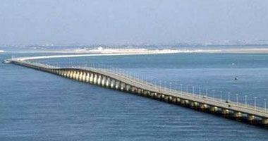 أمن البحرين يبطل مفعول قنبلة تزن 2كيلو على جسر الملك فهد