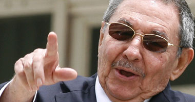 راؤول كاسترو يستقبل السجناء الكوبيين الثلاثة الذين افرجت عنهم واشنطن