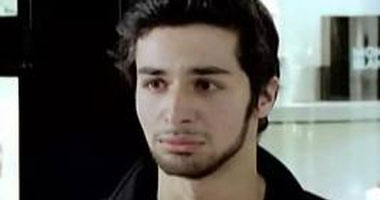 أحمد حاتم يشاهد أفلاما إباحية فى الحلقة الأولى من مسلسل حوارى بوخارست