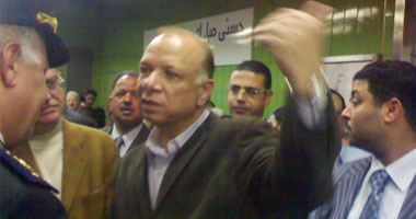 محافظة القاهرة تزيل 20 باكية مخالفة بسور مدينة جامعة عين شمس