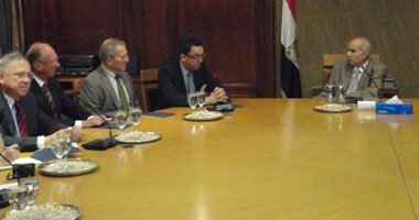 عيسى: نبحث تقديم حوافز لجذب الاستثمارات الألمانية للعمل فى السوق المصرى