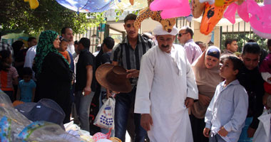 بالصور.. دعاية الرئاسة تلاحق المحتفلين بـ"شم النسيم" فى حديقة الحيوان