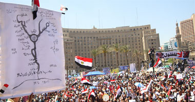 المتظاهرون يهتفون لإسقاط "العسكرى" وحكومة الجنزورى والمفتى