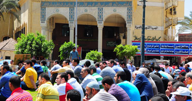 خطيب مسجد الاستقامة يحث المصلين على الصدقات واستغلال ما تبقى من رمضان