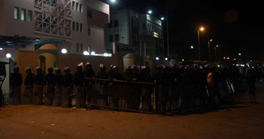 بالصور.. أهالى المحتجزين يتجمهرون أمام قسم المقطم بعد هروب المتهمين