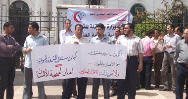وقفة احتجاجية للأطباء البيطريين بالمنيا للمطالبة بالتثبيت
