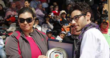 بالصور.. بلال يغنى مع الأطفال الأيتام بنادى "سبورتيج"