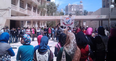 الأمن الإدارى يفض تظاهرتين لطالبات الإخوان بجامعة الإسكندرية
