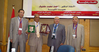 نائب رئيس جامعة أسيوط فى زيارة للمستشفى  الجامعى 