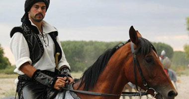 حصان بالى بيك يعطل تصوير حريم السلطان 20 دقيقة
