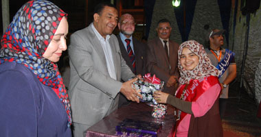 محافظ سوهاج يشهد حفل "ناصر الإعدادية" لتكريم المتفوقات 