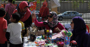 فتيات الصديق يرسمن البسمة على شفاه الأطفال الأيتام