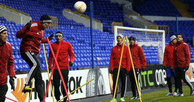 بالصور.. "صلاح" يتأهب لمواجهة توتنهام فى "هارت لين"