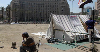 غضب بين معتصمى التحرير بعد توصية "مفوضى الدولة" بتمكين الرئيس من إخلاء أى اعتصام بالميدان.. ناشط: محاولة من النظام للسيطرة على الميدان.. وخطيب التحرير: كل المواثيق الدولية تكفل حق التظاهر