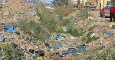 بالصور.. الإهمال يغتال قرية المهاجرين بالإسكندرية.. معاق يخترع جهازا لإنتاج الطاقة الكهربائية ولا أحد يهتم.. والأطفال ينتظرون المدرسة ترحمهم من عناء السيارات المجهولة.. والأهالى: "حسبنا الله" 