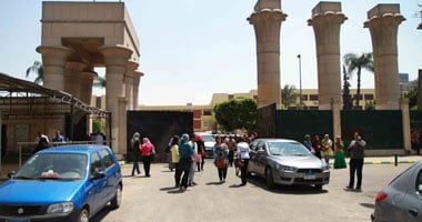 إجراءات أمنية مشددة للأمن الإدارى وتفتيش للسيارات بجامعة عين شمس