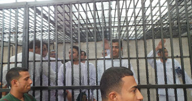 دخول 33 إخوانيًا القفص فى ثانى محاكمتهم أمام دائرة الإرهاب بالشرقية