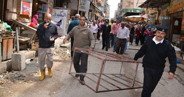 بالصور.. حملة إزالة إشغالات طريق بسوق الإبراهيمية بالإسكندرية
