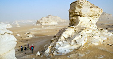 "هنا المحروسة" يعرف المصريين بجمال الطبيعة فى رحلة للصحراء البيضاء