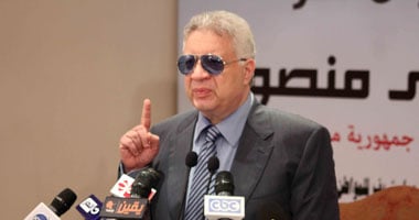 مرتضى منصور يجتمع ومديرى الإدارات بالزمالك