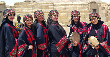 "الثقافة" تنظم احتفالية لالتقاط صور مع فرق مهرجان الطبول فى الأهرامات