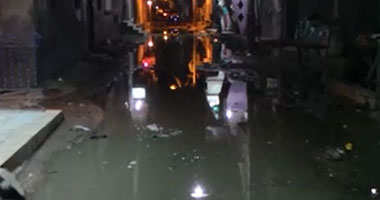 شوارع القنطرة بكفر الشيخ تغرق فى مياه الصرف الصحى
