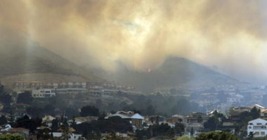 إجلاء مئات الإسبان عن منازلهم بعد اندلاع حريق هائل فى بالينسيا