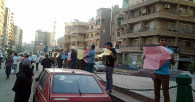 وقفة احتجاجية لعدد من نشطاء أسيوط ضد قانون التظاهر