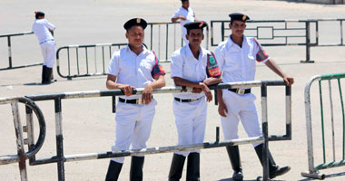 خبراء المفرقعات يمشطون محيط أكاديمية الشرطة قبل بدء محاكمة مبارك