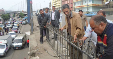 بالصور.. محافظ القليوبية يأمر بتركيب أسوار حديدية بكوبرى أحمد عرابي