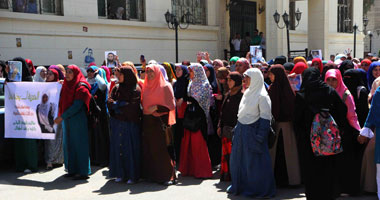 طالبات الإخوان يتظاهرن بـ"طب أسنان الأزهر".. وانتشار أمنى خارج الجامعة
