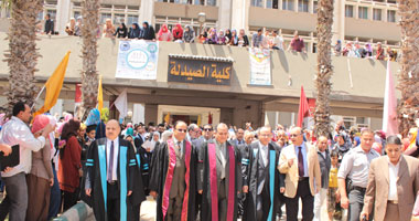 صيدلة طنطا تحتفل بتخريج دفعة جديدة 
