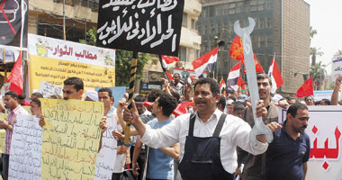 مركز حقوقى يرصد أحوال العمال بمناسبة الاحتفال بعيدهم