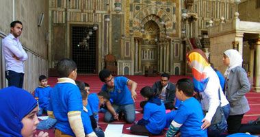 بالصور.. "الآثار" تحتفل بيوم اليتيم فى المناطق التاريخية