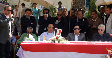 بالفيديو.. أول اجتماع لمجلس الزمالك الجديد.. إذاعة الجلسة على شاشات عرض.. منصور يجتمع بوزير الداخلية لبحث عودة الجماهير للمدرجات.. وإحالة مخالفات "عباس" للنيابة.. ويؤكد: "فاروق" لن يحكم للزمالك "تانى"