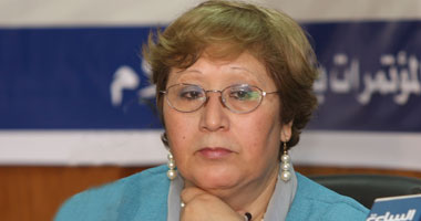 خبراء وأساتذة إعلام يؤكدون صعوبة تطبيق الضوابط الإعلامية بقانون مباشرة الحقوق السياسية.. عميد إعلام القاهرة سابقا: ليس لها علاقة بواقع الانفلات والفوضى الذى نعيشه.. وخبير سياسى: ستبقى حبرا على ورق خبراء وأساتذة إعلام يؤكدون صعوبة تطبيق الضوابط الإعلامية بقانون مباشرة الحقوق السياسية.. عميد إعلام القاهرة سابقا: ليس لها علاقة بواقع الانفلات والفوضى الذى نعيشه.. وخبير سياسى: ستبقى حبرا على ورق