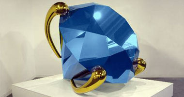 بيع ماسة زرقاء على شكل حبة كمثرى بـ32.6 مليون دولار