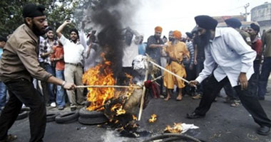 جماعات هندوسية تكثف الاحتجاجات قبل عرض فيلم مثير للجدل