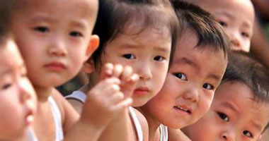 الصين تبحث تخفيف القيود على تنظيم الأسرة